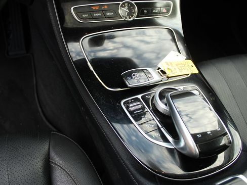 Used 2017 Mercedes-Benz E 300 image 38
