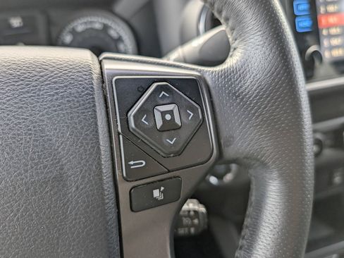 Used 2017 Toyota Tacoma TRD Off-Road image 21