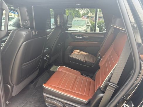 Used 2023 GMC Yukon Denali Ultimate AWD/4WD image 12