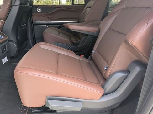New 2026 Lincoln Navigator L Reserve AWD/4WD image 18