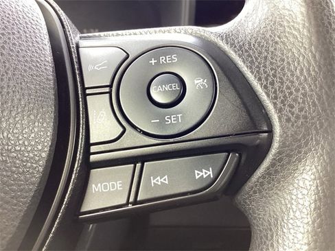 Used 2022 Toyota Corolla LE image 19