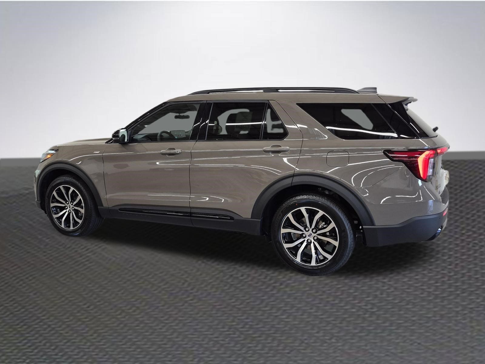 New 2027 Ford Explorer ST-Line RWD image 4