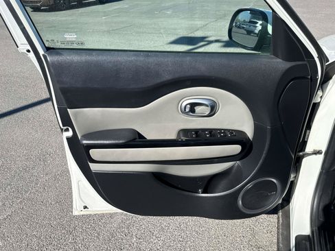 Used 2016 Kia Soul + w/ Primo Package FWD image 13