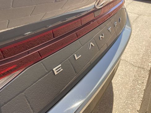 Used 2023 Hyundai Elantra SE w/ Cargo Package FWD image 8