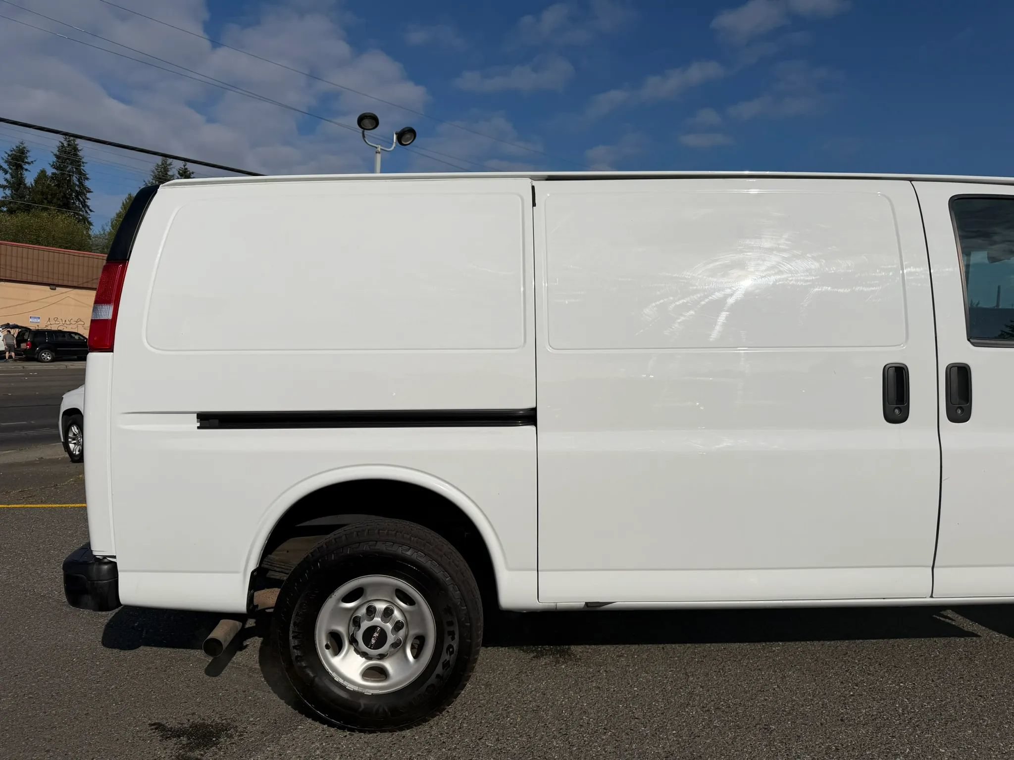 Used 2023 GMC Savana 2500 w/ Driver Convenience Package RWD image 4