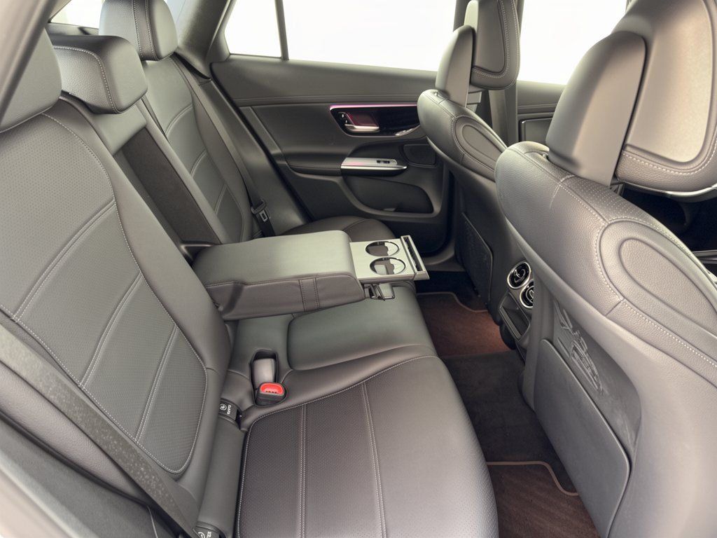 Used 2025 Mercedes-Benz GLC 300 image 29