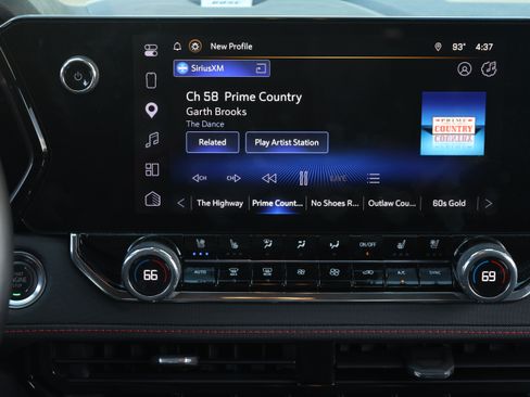 Used 2025 Chevrolet Colorado Z71 w/ Technology Package AWD/4WD image 8