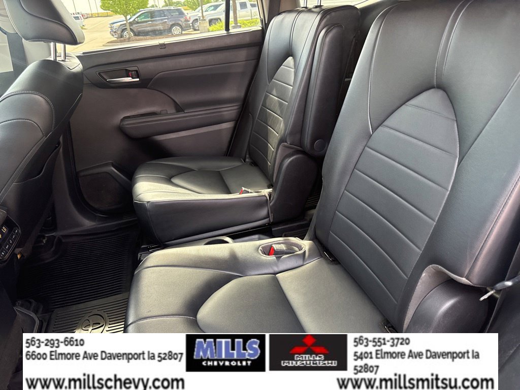 Used 2022 Toyota Highlander XLE AWD/4WD image 25