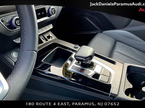 Used 2023 Audi Q5 e Premium Plus w/ Premium Plus Package image 12