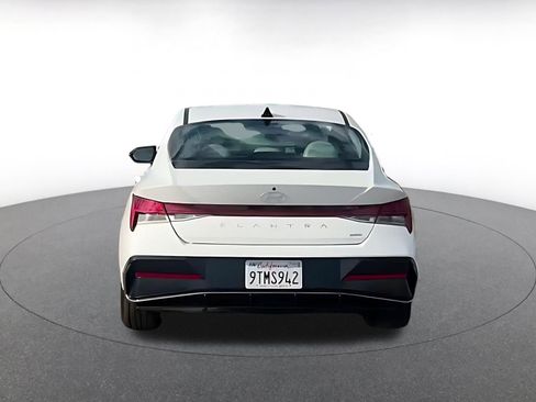Used 2025 Hyundai Elantra Limited image 12