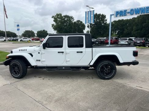 Used 2024 Jeep Gladiator Sport AWD/4WD image 4