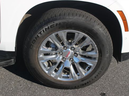 Used 2025 GMC Yukon XL Denali AWD/4WD image 38