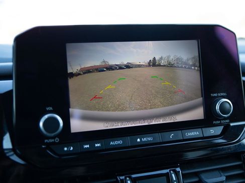 Used 2025 Nissan Pathfinder SV image 17