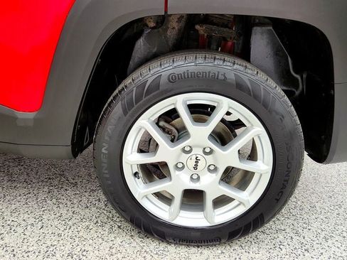 Used 2022 Jeep Renegade Latitude AWD/4WD image 9