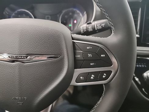 New 2025 Chrysler Pacifica Select image 16