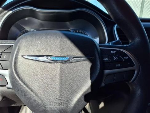 Used 2015 Chrysler 200 Limited FWD image 10