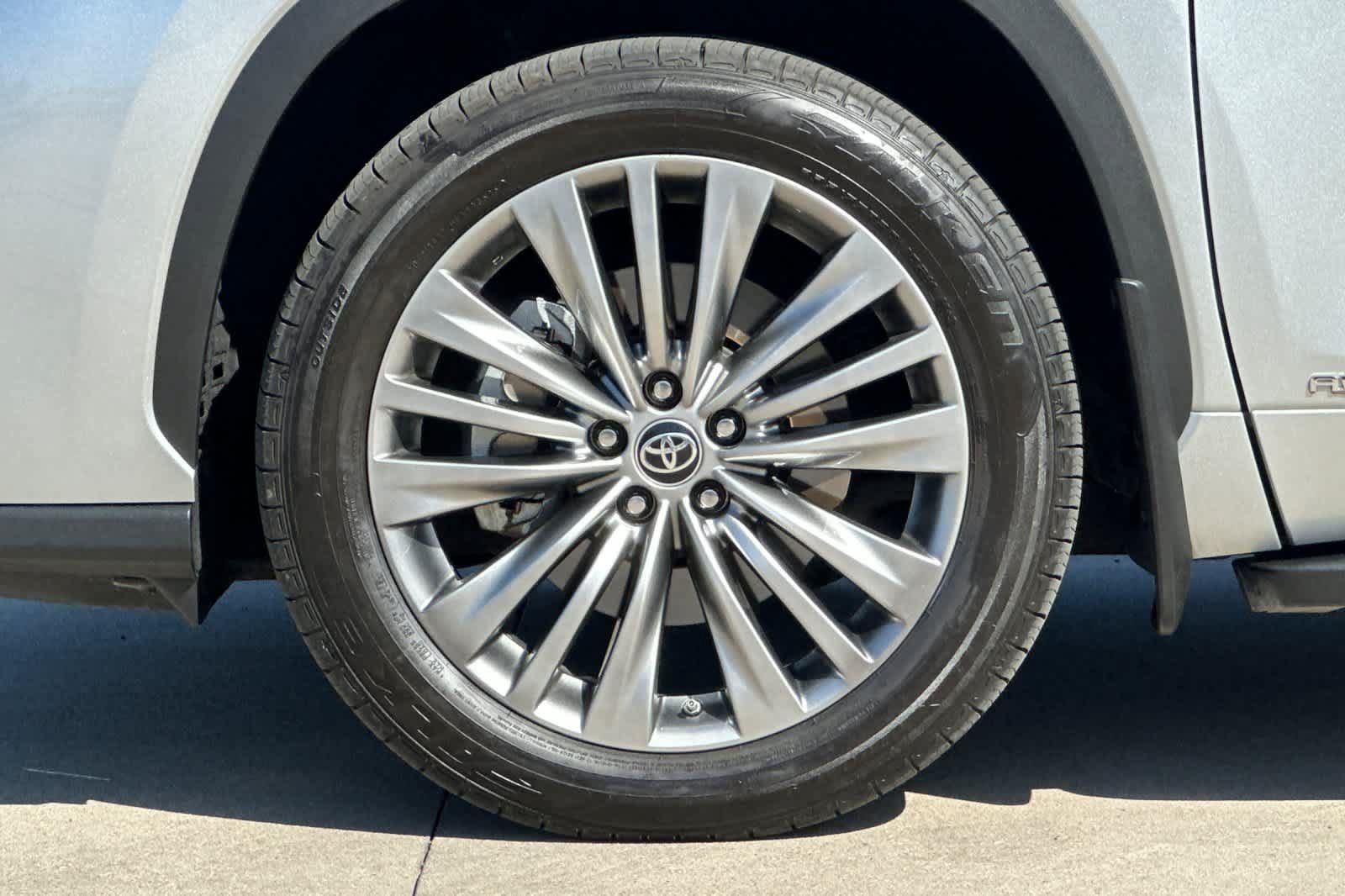 Used 2021 Toyota Highlander Platinum AWD/4WD image 27