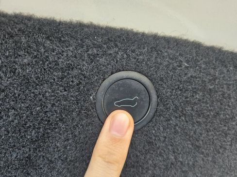 Used 2023 Tesla Model X image 78