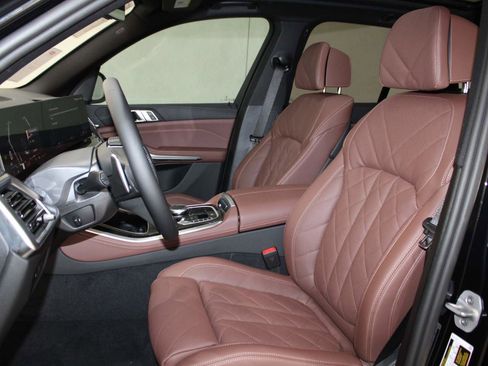 Used 2026 BMW X5 xDrive40i w/ Climate Comfort Package image 13