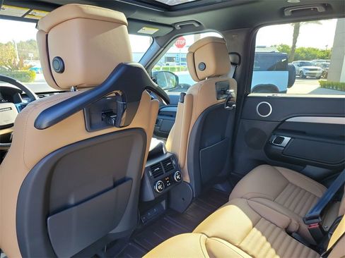 New 2026 Land Rover Discovery Limited Edition image 17