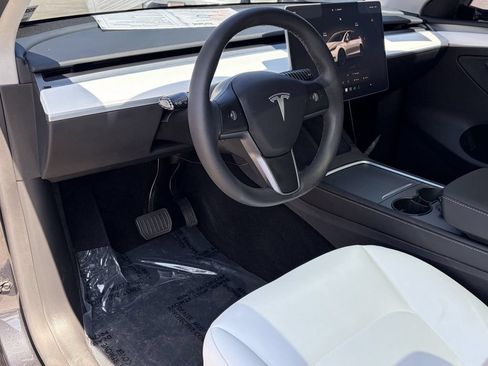 Used 2024 Tesla Model Y Long Range AWD/4WD image 21