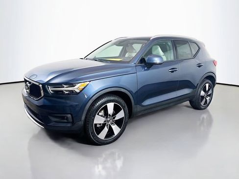Used 2021 Volvo XC40 T5 Momentum w/ Protection Package Premier image 5