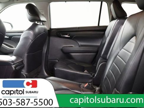 Used 2023 Toyota Highlander XLE image 31