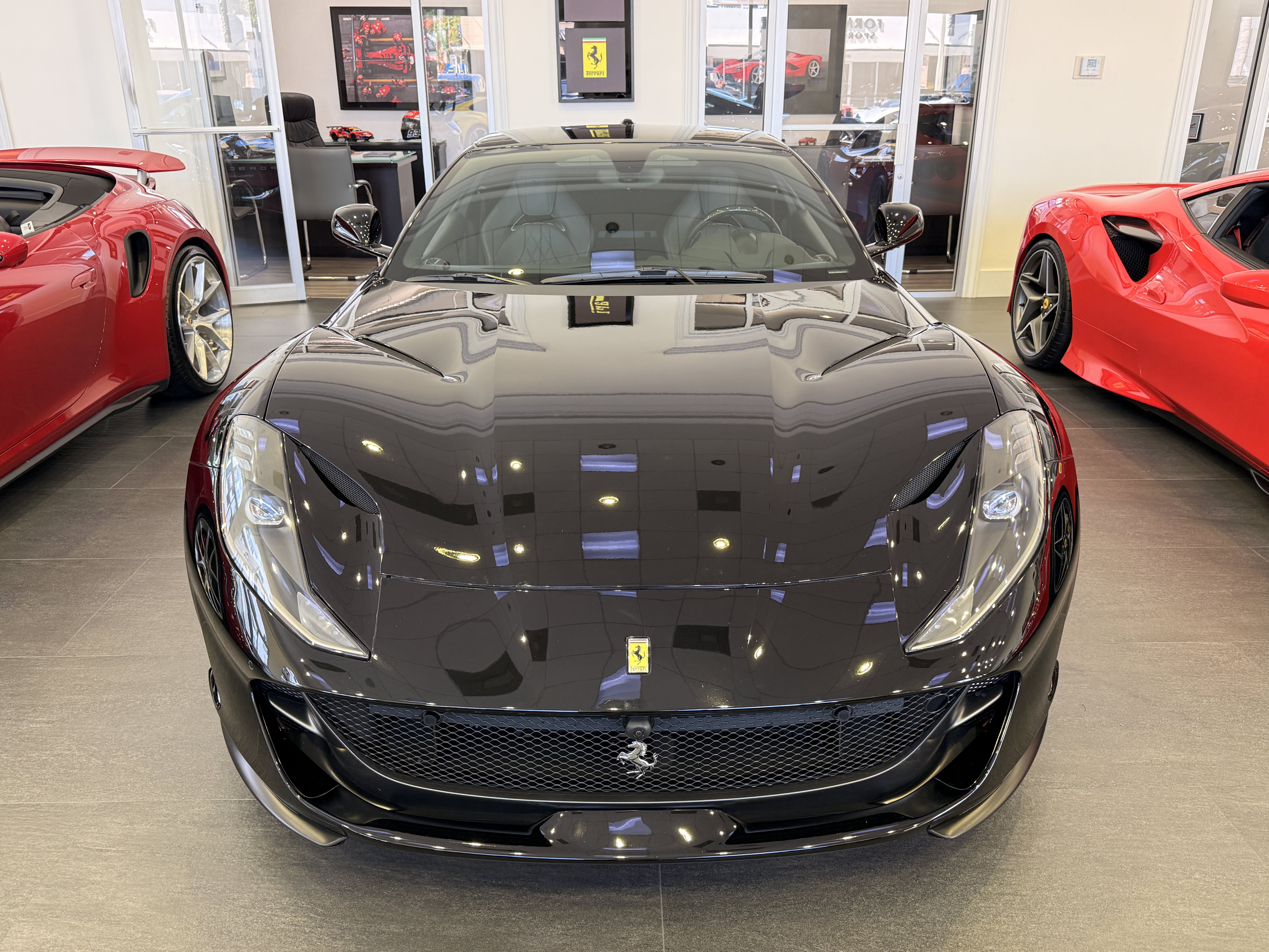 Used 2019 Ferrari 812 Superfast RWD image 5