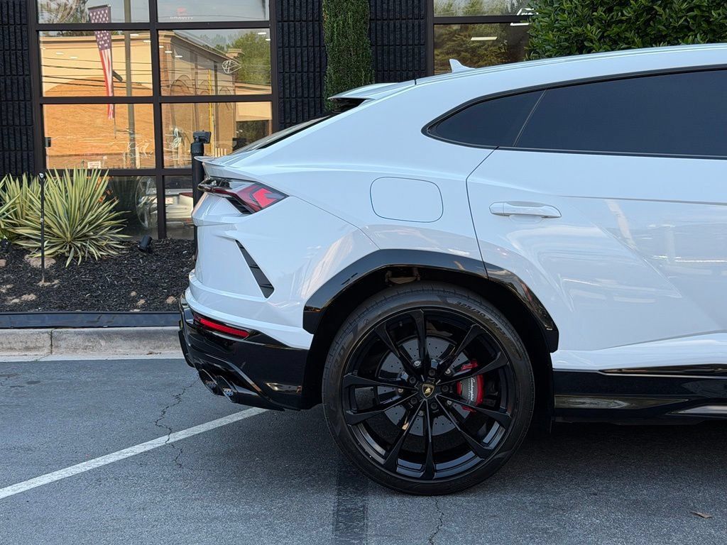 Used 2021 Lamborghini Urus AWD/4WD image 22
