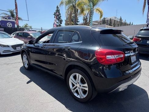 Used 2017 Mercedes-Benz GLA 250 4MATIC w/ Premium Package image 4