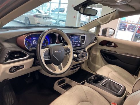 Used 2020 Chrysler Pacifica Limited image 12