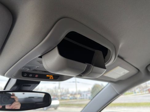 Used 2023 GMC Terrain SLE image 49