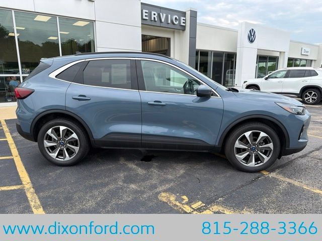 Used 2023 Ford Escape Platinum AWD/4WD image 11