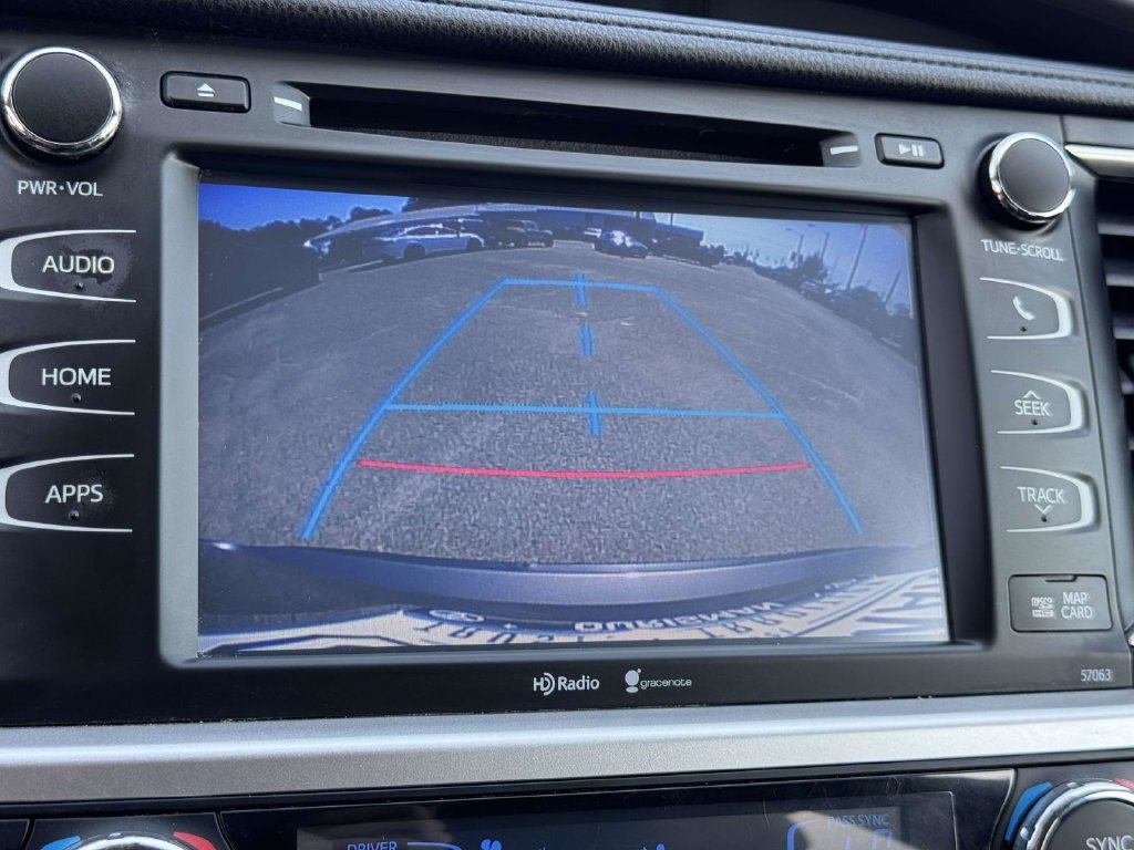 Used 2014 Toyota Highlander XLE AWD/4WD image 4