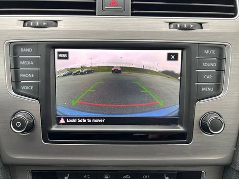 Used 2017 Volkswagen Golf Wolfsburg Edition image 26