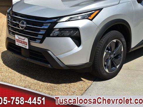 Used 2024 Nissan Rogue SV FWD image 40