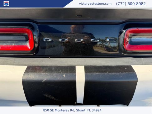 Used 2019 Dodge Challenger SXT image 10