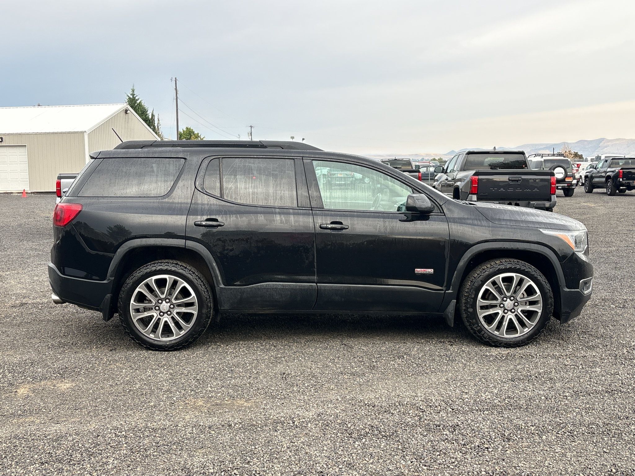 Used 2017 GMC Acadia SLT AWD/4WD image 13