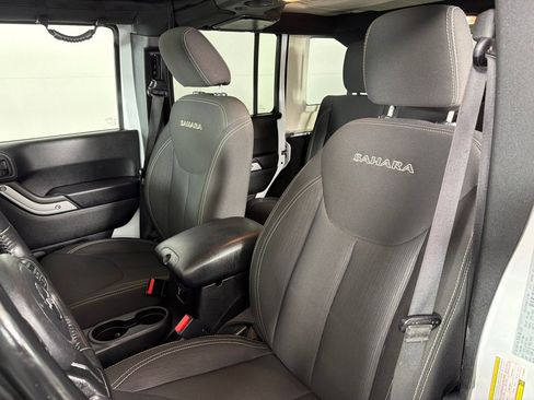Used 2017 Jeep Wrangler Unlimited Sahara AWD/4WD image 13