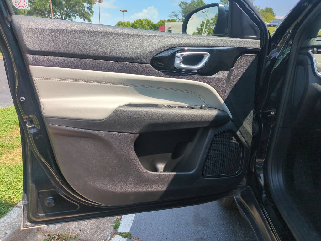 Used 2025 Jeep Compass Limited AWD/4WD image 11
