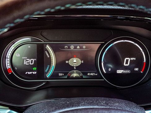 Used 2022 Kia Niro EX Premium w/ Cold Weather Package image 24