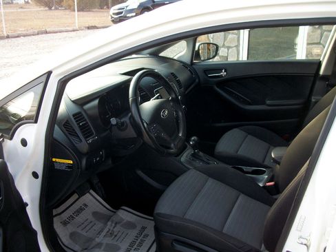 Used 2016 Kia Forte EX image 2