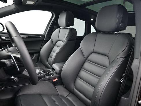 Used 2026 Porsche Macan AWD/4WD image 5
