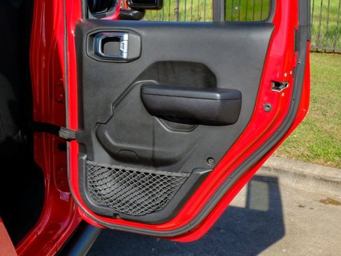 Used 2021 Jeep Gladiator Willys image 26