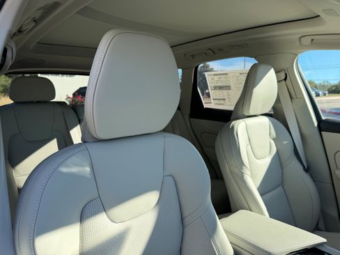 New 2026 Volvo XC60 T8 Ultra w/ Protection Package Premier image 9