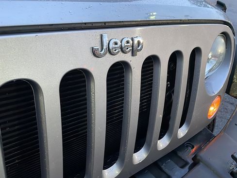 Used 2014 Jeep Wrangler Unlimited Sport w/ Quick Order Package 24S AWD/4WD image 23