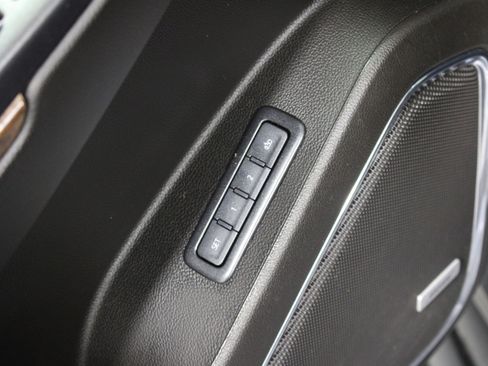 Used 2019 Chevrolet Tahoe LT image 8