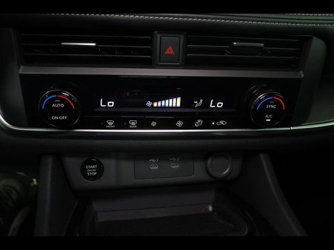 Used 2025 Nissan Rogue SV AWD/4WD image 14