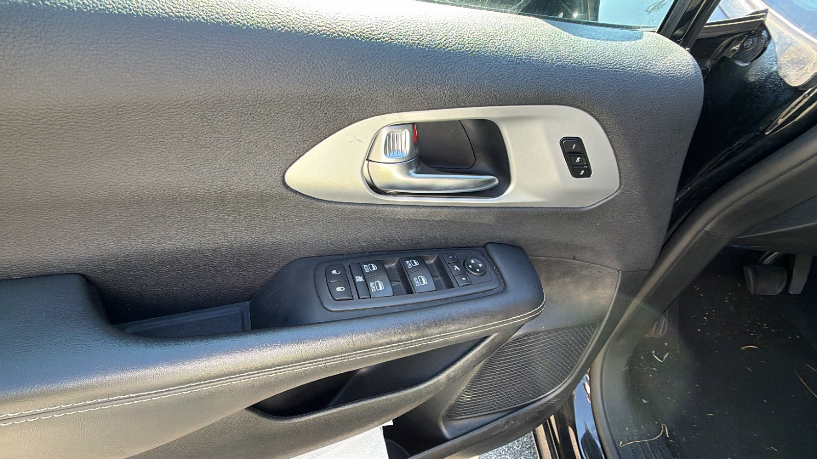 Used 2025 Chrysler Pacifica Limited FWD image 15