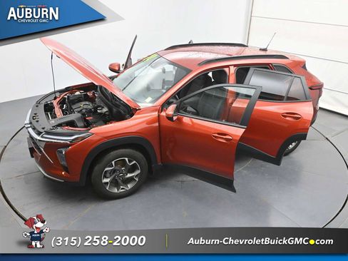 Used 2024 Chevrolet Trax LT w/ Driver Confidence Package FWD image 36